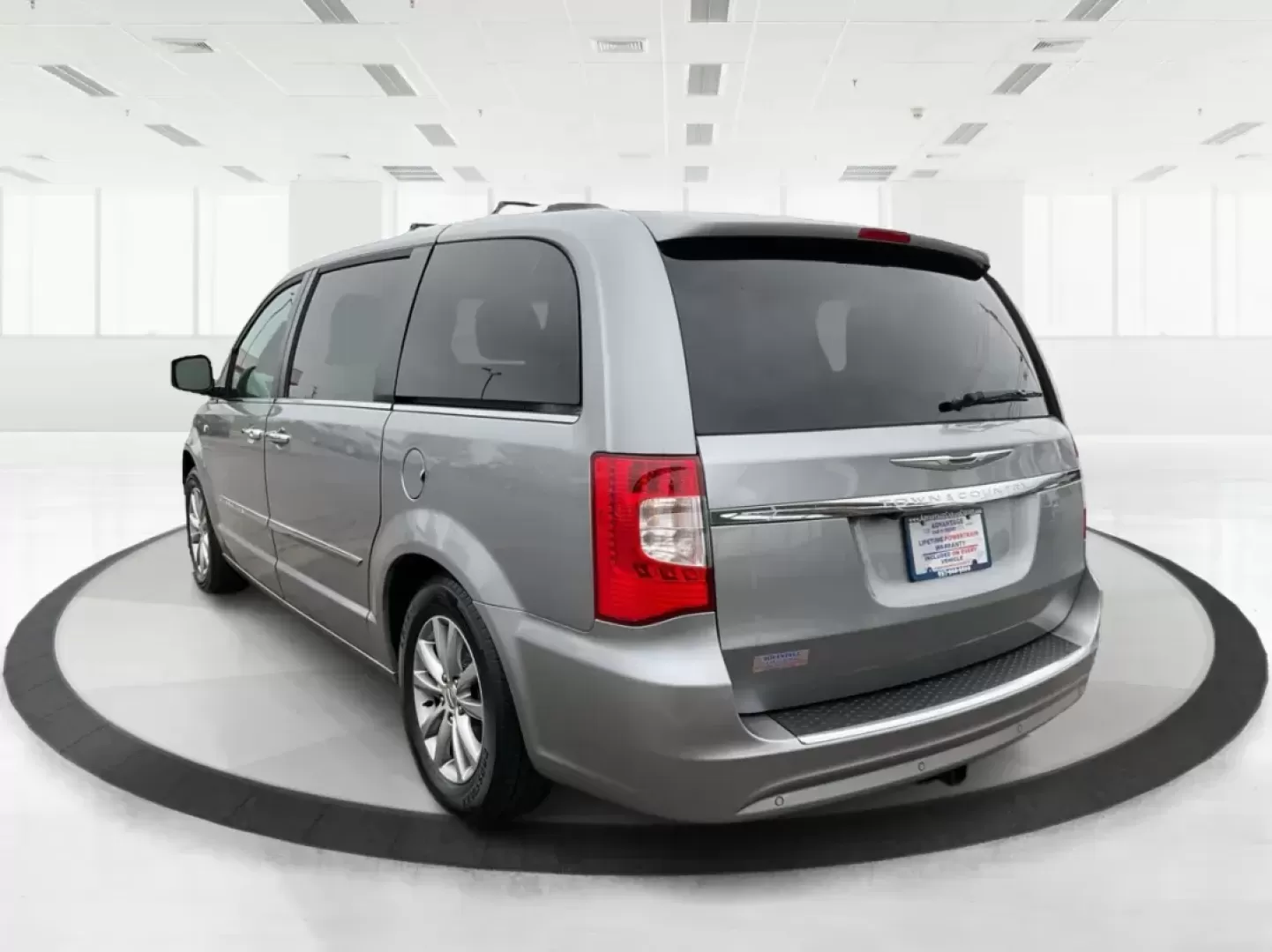 2014 Chrysler Town and Country Touring-L 30th Anniversary (2C4RC1CG7ER) with an Pentastar 3.6L V-6 DOHC engine, located at 1184 Kauffman Ave, Fairborn, OH, 45324, (937) 908-9800, 39.807072, -84.030914 - Photo#4