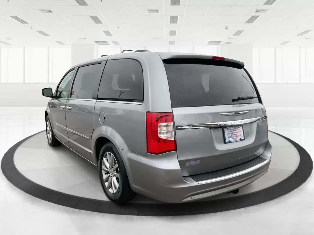 2014 Chrysler Town and Country Touring-L 30th Anniversary (2C4RC1CG7ER) with an Pentastar 3.6L V-6 DOHC engine, located at 1184 Kauffman Ave, Fairborn, OH, 45324, (937) 908-9800, 39.807072, -84.030914 - 2014 Chrysler Town and Country Touring-L 30th Anniversary - Photo#4
