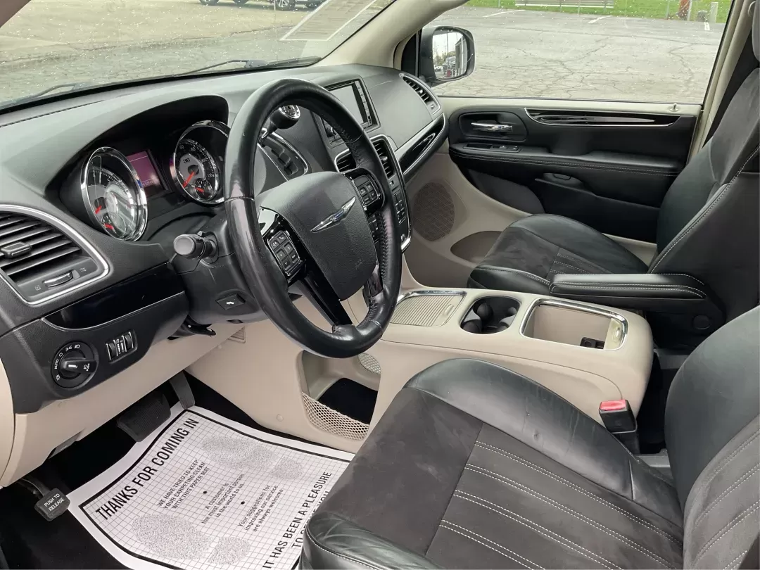 2014 Chrysler Town and Country Touring-L 30th Anniversary (2C4RC1CG7ER) with an Pentastar 3.6L V-6 DOHC engine, located at 1184 Kauffman Ave, Fairborn, OH, 45324, (937) 908-9800, 39.807072, -84.030914 - 2014 Chrysler Town and Country Touring-L 30th Anniversary - Photo#8