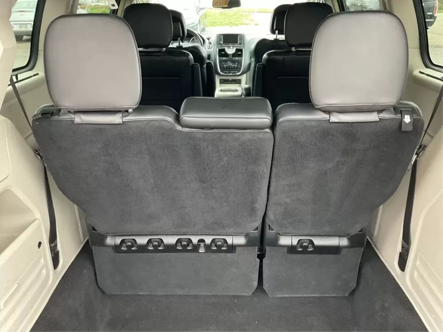 2014 Chrysler Town and Country Touring-L 30th Anniversary (2C4RC1CG7ER) with an Pentastar 3.6L V-6 DOHC engine, located at 1184 Kauffman Ave, Fairborn, OH, 45324, (937) 908-9800, 39.807072, -84.030914 - Photo#10