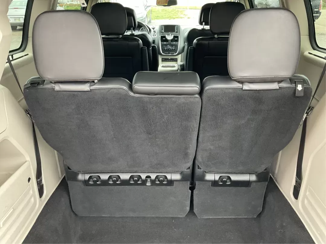2014 Chrysler Town and Country Touring-L 30th Anniversary (2C4RC1CG7ER) with an Pentastar 3.6L V-6 DOHC engine, located at 1184 Kauffman Ave, Fairborn, OH, 45324, (937) 908-9800, 39.807072, -84.030914 - 2014 Chrysler Town and Country Touring-L 30th Anniversary - Photo#10