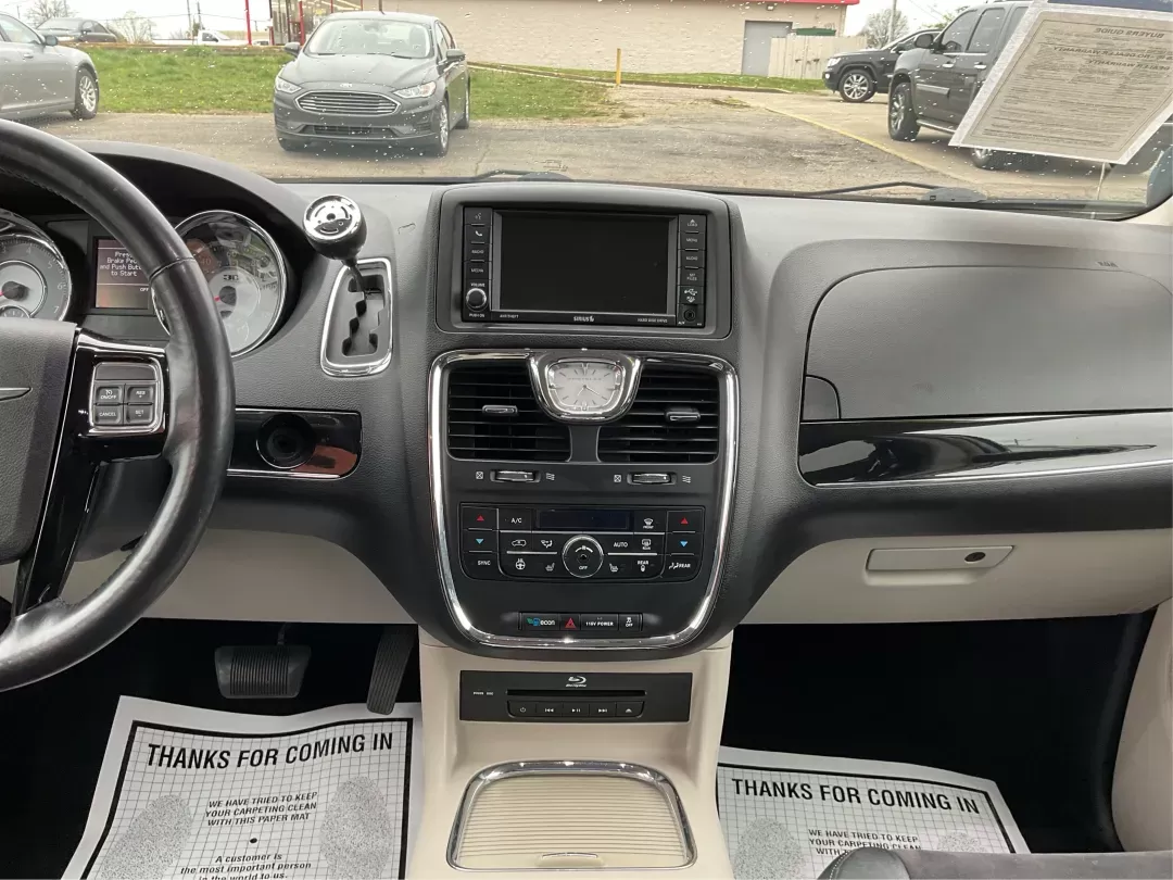 2014 Chrysler Town and Country Touring-L 30th Anniversary (2C4RC1CG7ER) with an Pentastar 3.6L V-6 DOHC engine, located at 1184 Kauffman Ave, Fairborn, OH, 45324, (937) 908-9800, 39.807072, -84.030914 - 2014 Chrysler Town and Country Touring-L 30th Anniversary - Photo#11