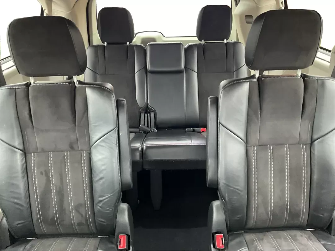 2014 Chrysler Town and Country Touring-L 30th Anniversary (2C4RC1CG7ER) with an Pentastar 3.6L V-6 DOHC engine, located at 1184 Kauffman Ave, Fairborn, OH, 45324, (937) 908-9800, 39.807072, -84.030914 - 2014 Chrysler Town and Country Touring-L 30th Anniversary - Photo#12