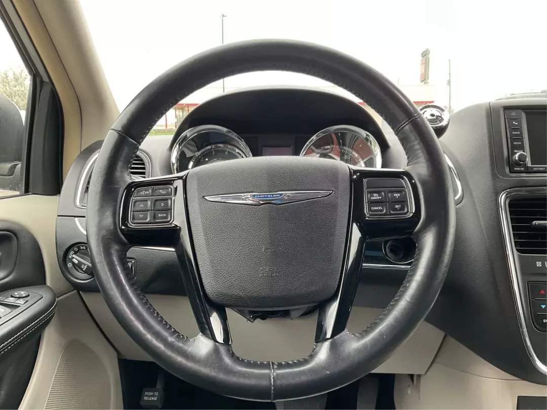 2014 Chrysler Town and Country Touring-L 30th Anniversary (2C4RC1CG7ER) with an Pentastar 3.6L V-6 DOHC engine, located at 1184 Kauffman Ave, Fairborn, OH, 45324, (937) 908-9800, 39.807072, -84.030914 - 2014 Chrysler Town and Country Touring-L 30th Anniversary - Photo#14