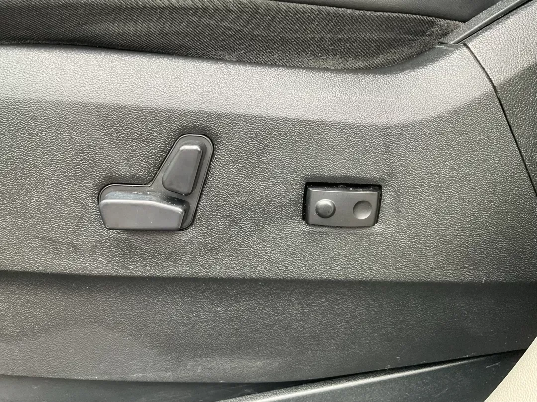 2014 Chrysler Town and Country Touring-L 30th Anniversary (2C4RC1CG7ER) with an Pentastar 3.6L V-6 DOHC engine, located at 1184 Kauffman Ave, Fairborn, OH, 45324, (937) 908-9800, 39.807072, -84.030914 - 2014 Chrysler Town and Country Touring-L 30th Anniversary - Photo#16