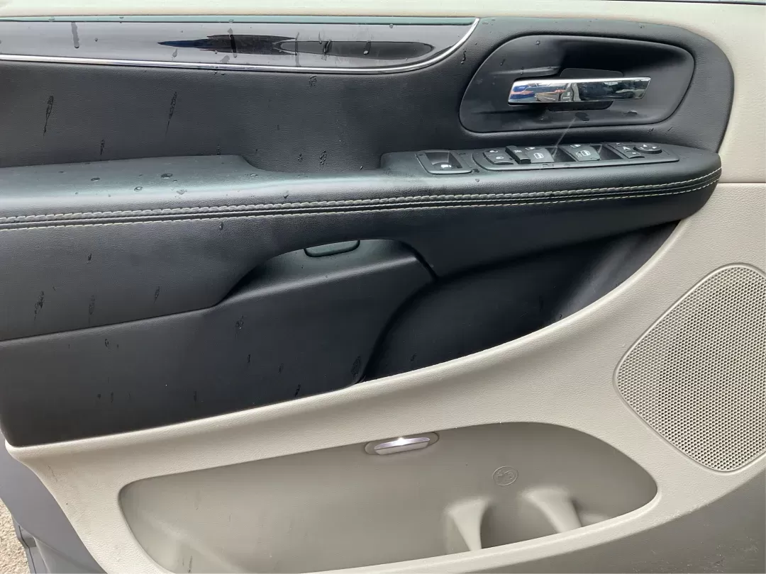 2014 Chrysler Town and Country Touring-L 30th Anniversary (2C4RC1CG7ER) with an Pentastar 3.6L V-6 DOHC engine, located at 1184 Kauffman Ave, Fairborn, OH, 45324, (937) 908-9800, 39.807072, -84.030914 - 2014 Chrysler Town and Country Touring-L 30th Anniversary - Photo#17