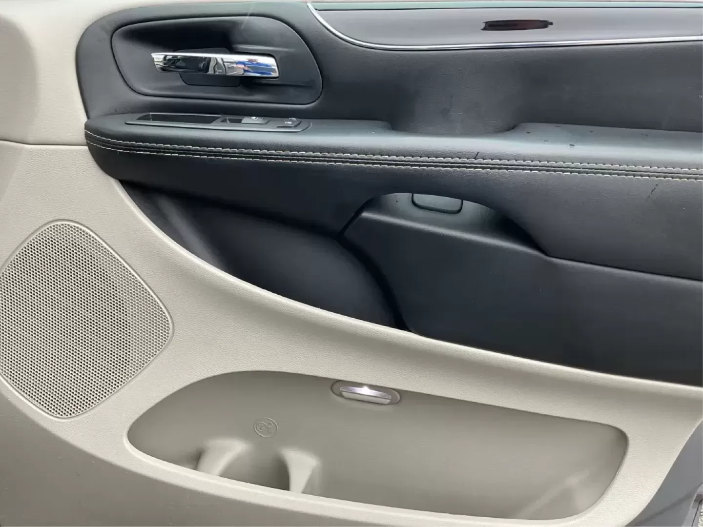 2014 Chrysler Town and Country Touring-L 30th Anniversary (2C4RC1CG7ER) with an Pentastar 3.6L V-6 DOHC engine, located at 1184 Kauffman Ave, Fairborn, OH, 45324, (937) 908-9800, 39.807072, -84.030914 - Photo#18