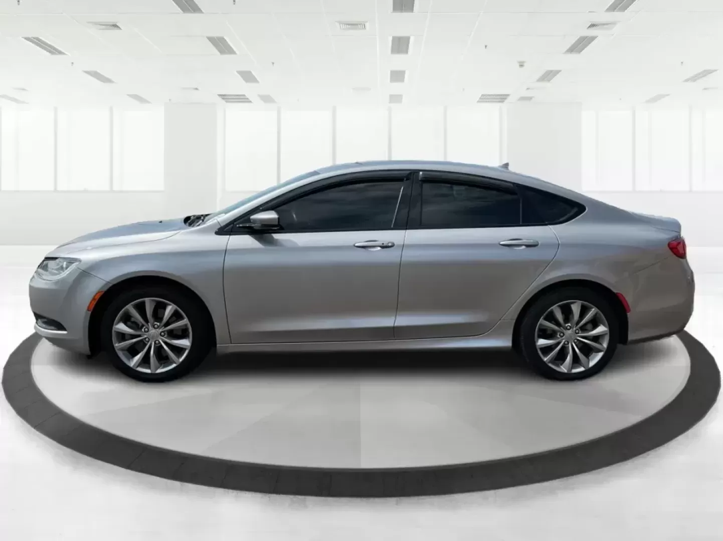 2016 Chrysler 200 S (1C3CCCDG8GN) with an Pentastar 3.6L V-6 DOHC engine, located at 401 Woodman Dr, Riverside, OH, 45431, (937) 908-9800, 39.760899, -84.123421 - Photo#5