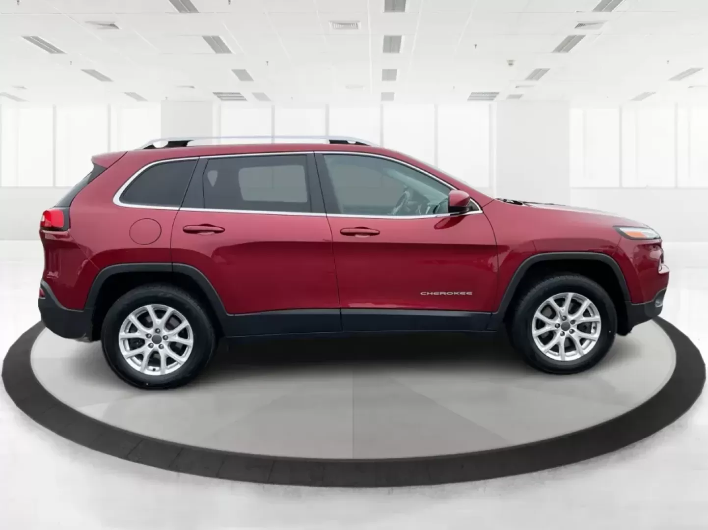 2017 Jeep Cherokee Latitude 4x4 (1C4PJMCB8HW) with an Pentastar 3.2L V-6 DOHC engine, located at 1099 N County Rd 25A, Troy, OH, 45373, (937) 908-9800, 40.057079, -84.212883 - Photo#1
