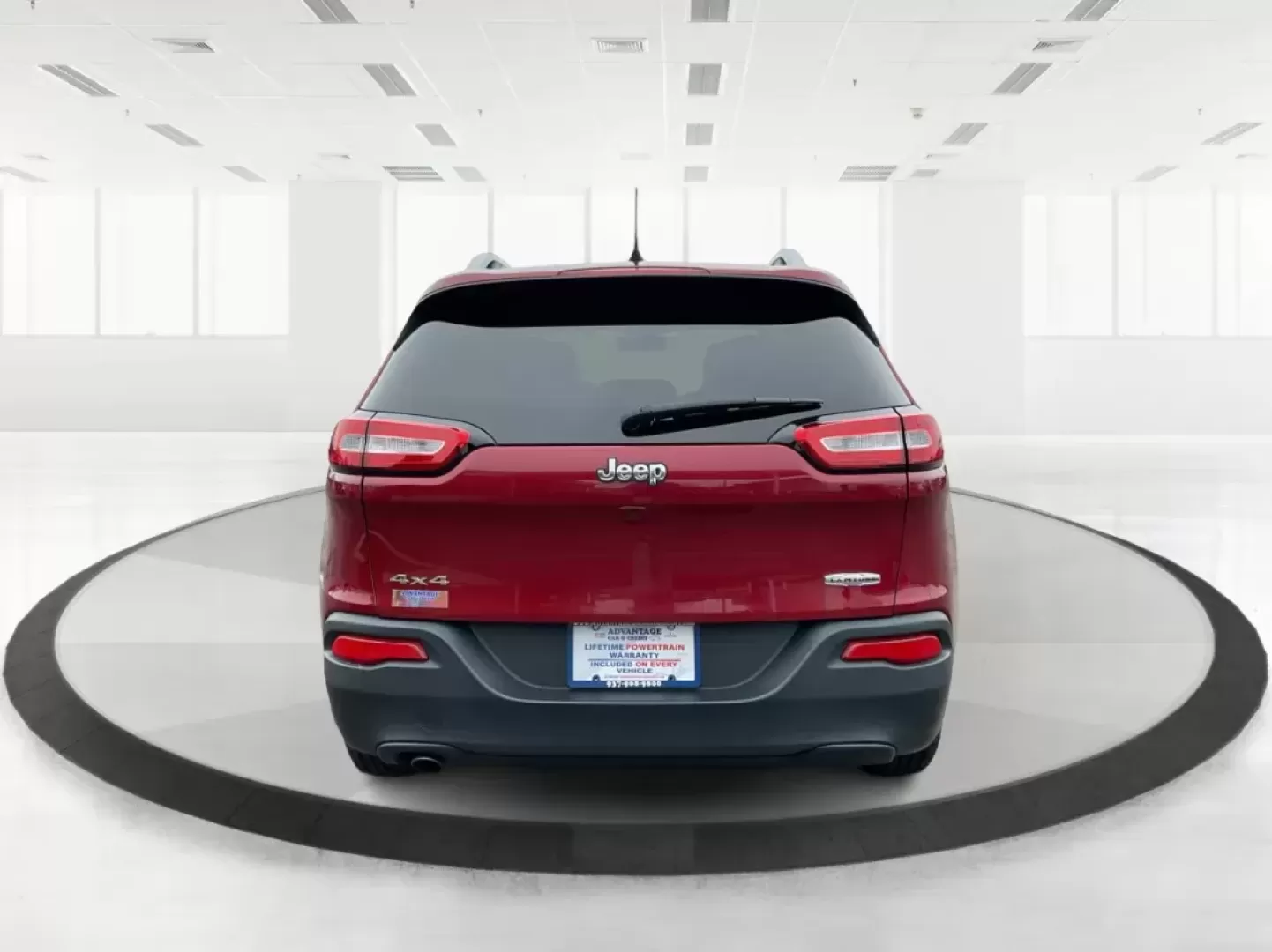 2017 Jeep Cherokee Latitude 4x4 (1C4PJMCB8HW) with an Pentastar 3.2L V-6 DOHC engine, located at 1099 N County Rd 25A, Troy, OH, 45373, (937) 908-9800, 40.057079, -84.212883 - Photo#3