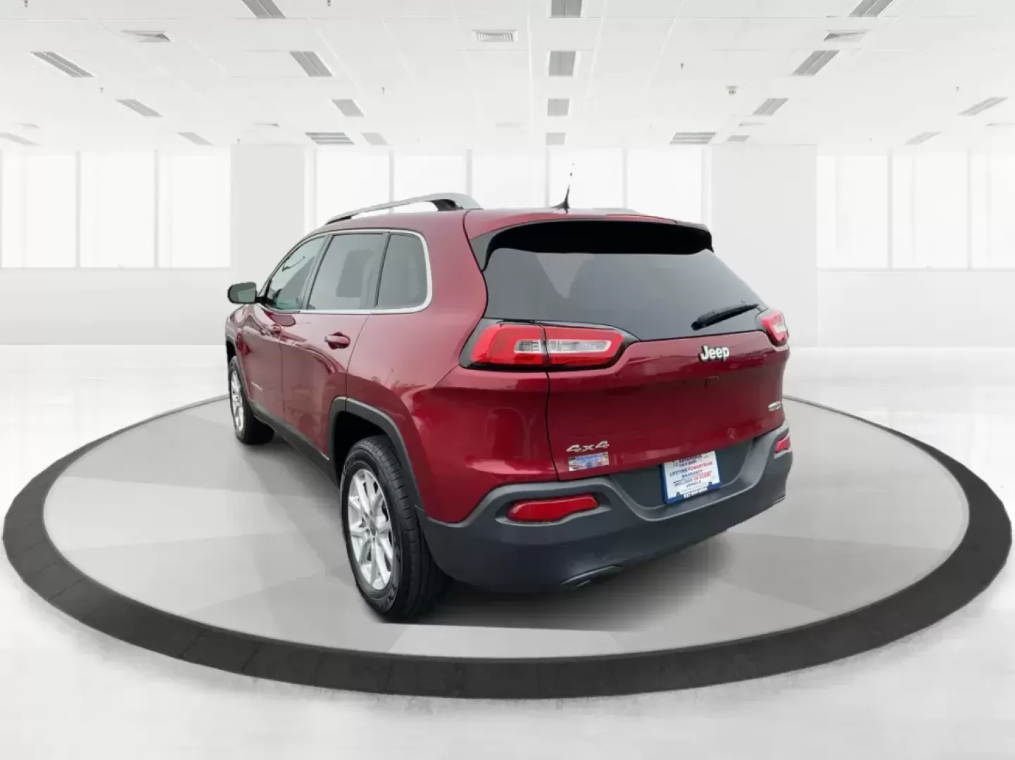 2017 Jeep Cherokee Latitude 4x4 (1C4PJMCB8HW) with an Pentastar 3.2L V-6 DOHC engine, located at 1099 N County Rd 25A, Troy, OH, 45373, (937) 908-9800, 40.057079, -84.212883 - Photo#4