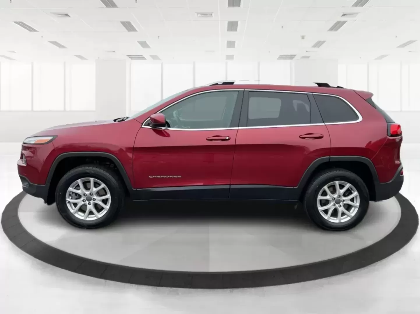 2017 Jeep Cherokee Latitude 4x4 (1C4PJMCB8HW) with an Pentastar 3.2L V-6 DOHC engine, located at 1099 N County Rd 25A, Troy, OH, 45373, (937) 908-9800, 40.057079, -84.212883 - Photo#5