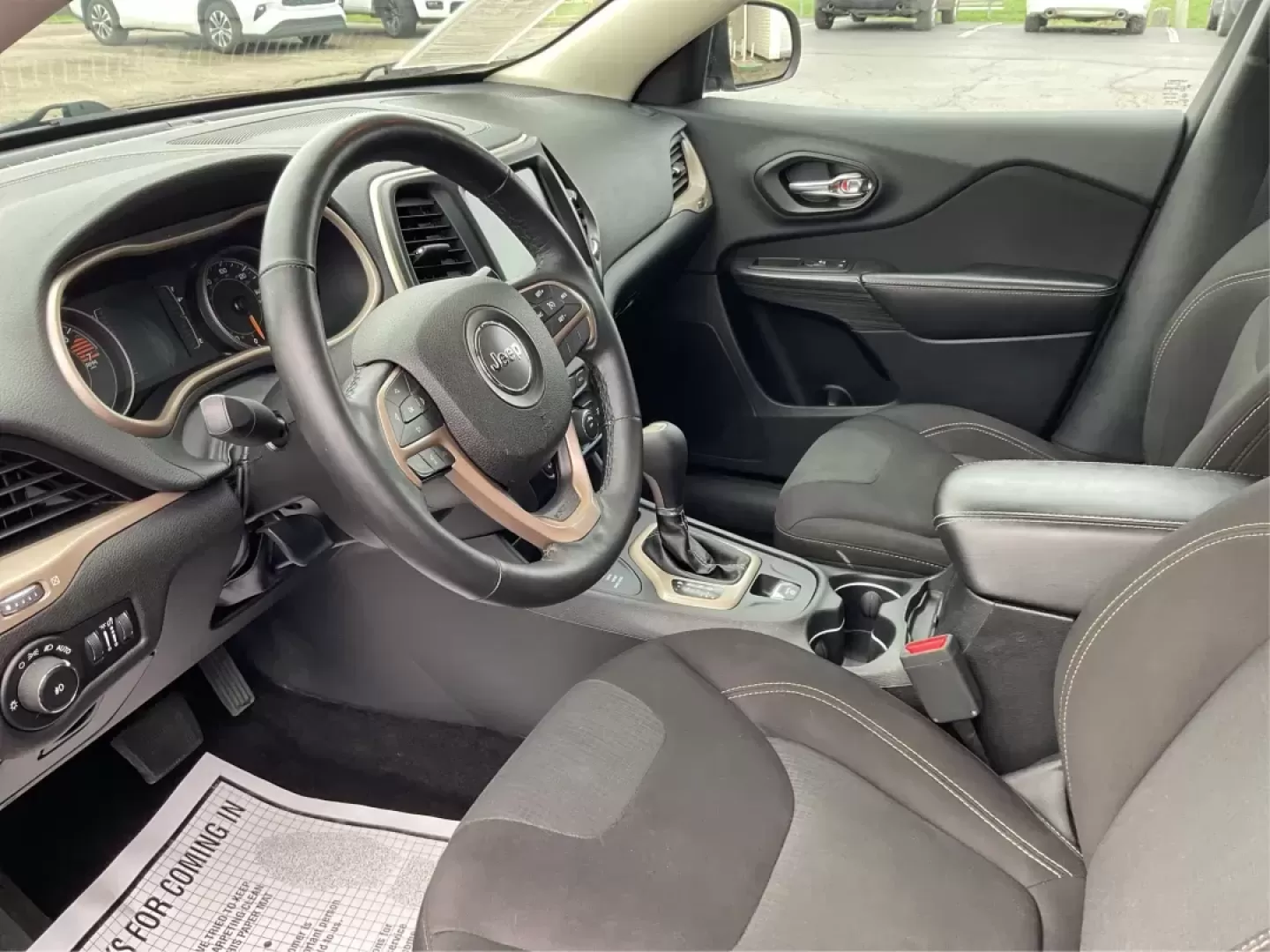 2017 Jeep Cherokee Latitude 4x4 (1C4PJMCB8HW) with an Pentastar 3.2L V-6 DOHC engine, located at 1099 N County Rd 25A, Troy, OH, 45373, (937) 908-9800, 40.057079, -84.212883 - Photo#8