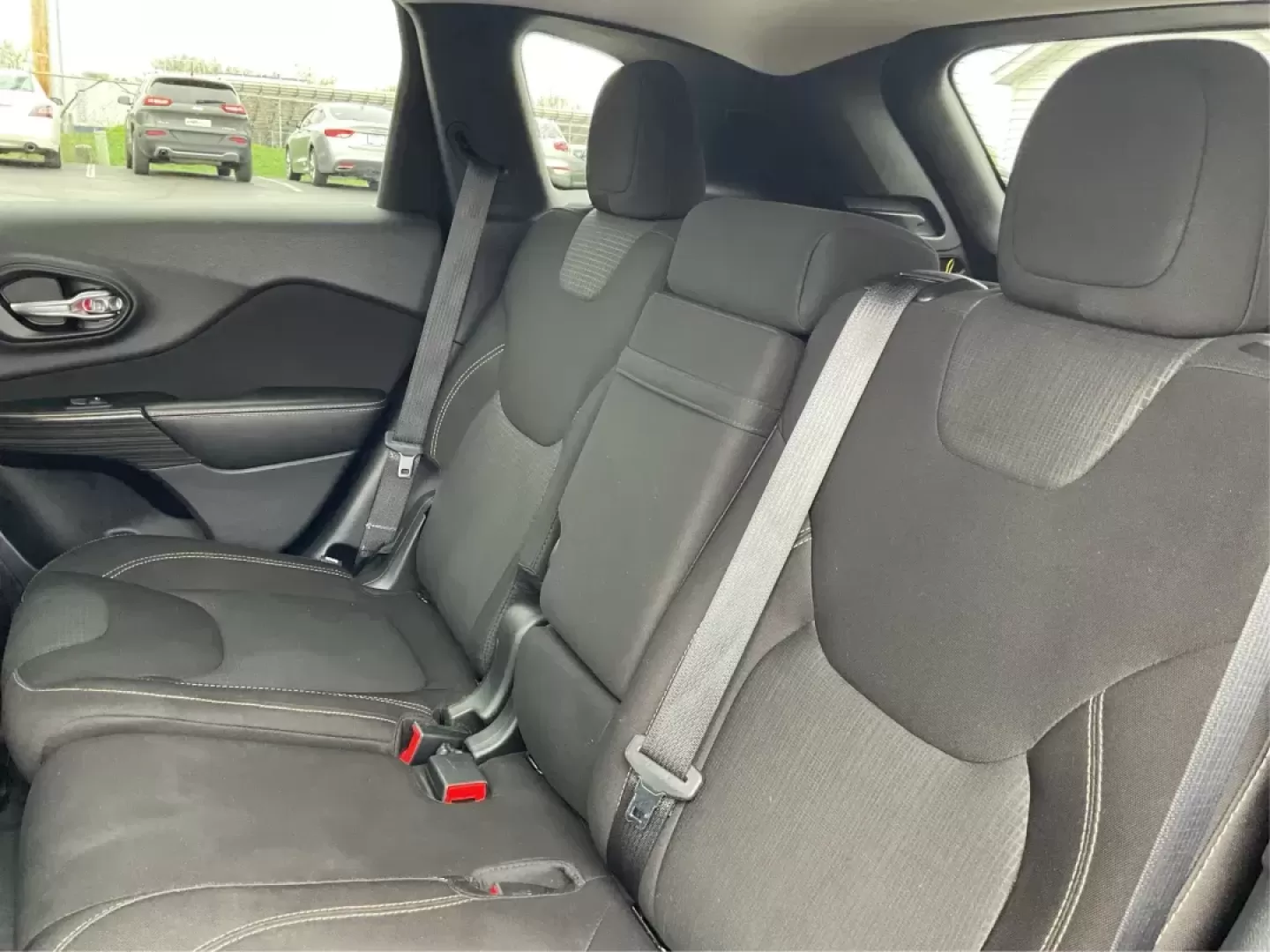 2017 Jeep Cherokee Latitude 4x4 (1C4PJMCB8HW) with an Pentastar 3.2L V-6 DOHC engine, located at 1099 N County Rd 25A, Troy, OH, 45373, (937) 908-9800, 40.057079, -84.212883 - Photo#9