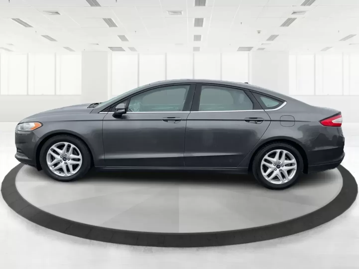 2016 Ford Fusion SE (3FA6P0H79GR) with an Other engine, located at 4508 South Dixie Dr, Moraine, OH, 45439, (937) 908-9800, 39.689976, -84.218452 - Photo#5