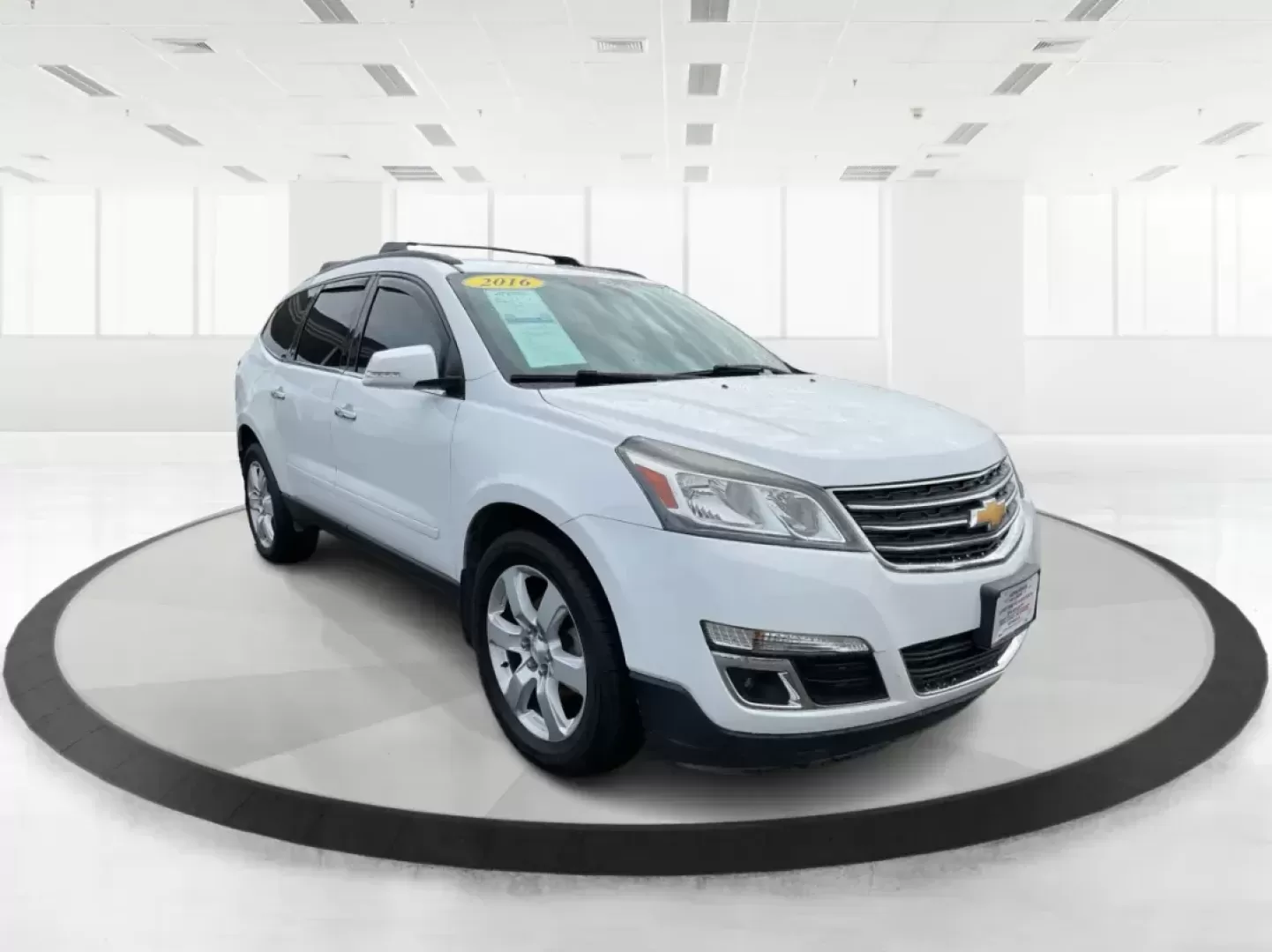 2016 Chevrolet Traverse 1LT (1GNKVGKD8GJ) with an 3.6L V-6 gasoline direct injection engine, located at 1230 East Main St, Xenia, OH, 45385, (937) 908-9800, 39.688026, -83.910172 - Photo#0