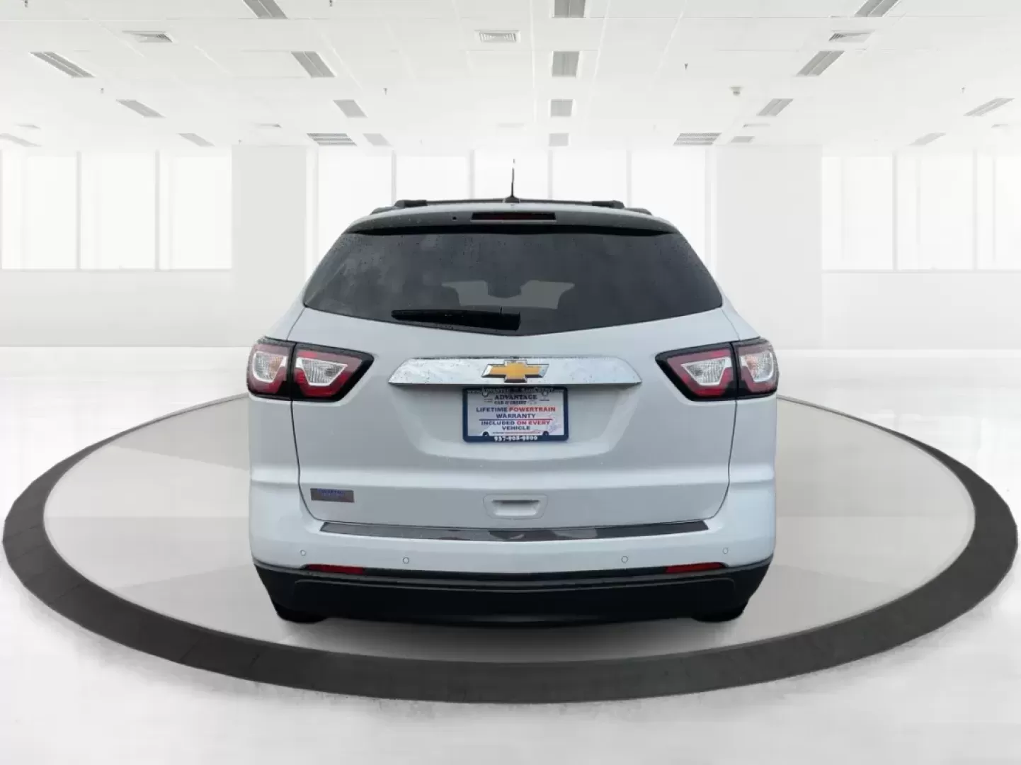 2016 Chevrolet Traverse 1LT (1GNKVGKD8GJ) with an 3.6L V-6 gasoline direct injection engine, located at 1230 East Main St, Xenia, OH, 45385, (937) 908-9800, 39.688026, -83.910172 - Photo#4