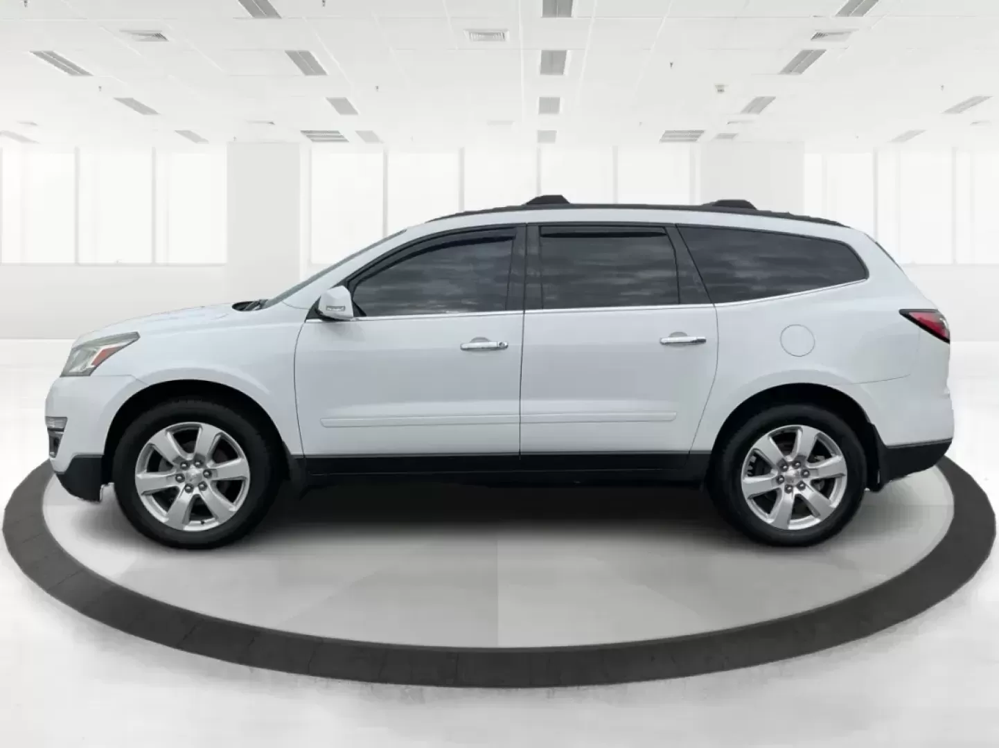 2016 Chevrolet Traverse 1LT (1GNKVGKD8GJ) with an 3.6L V-6 gasoline direct injection engine, located at 1230 East Main St, Xenia, OH, 45385, (937) 908-9800, 39.688026, -83.910172 - Photo#6
