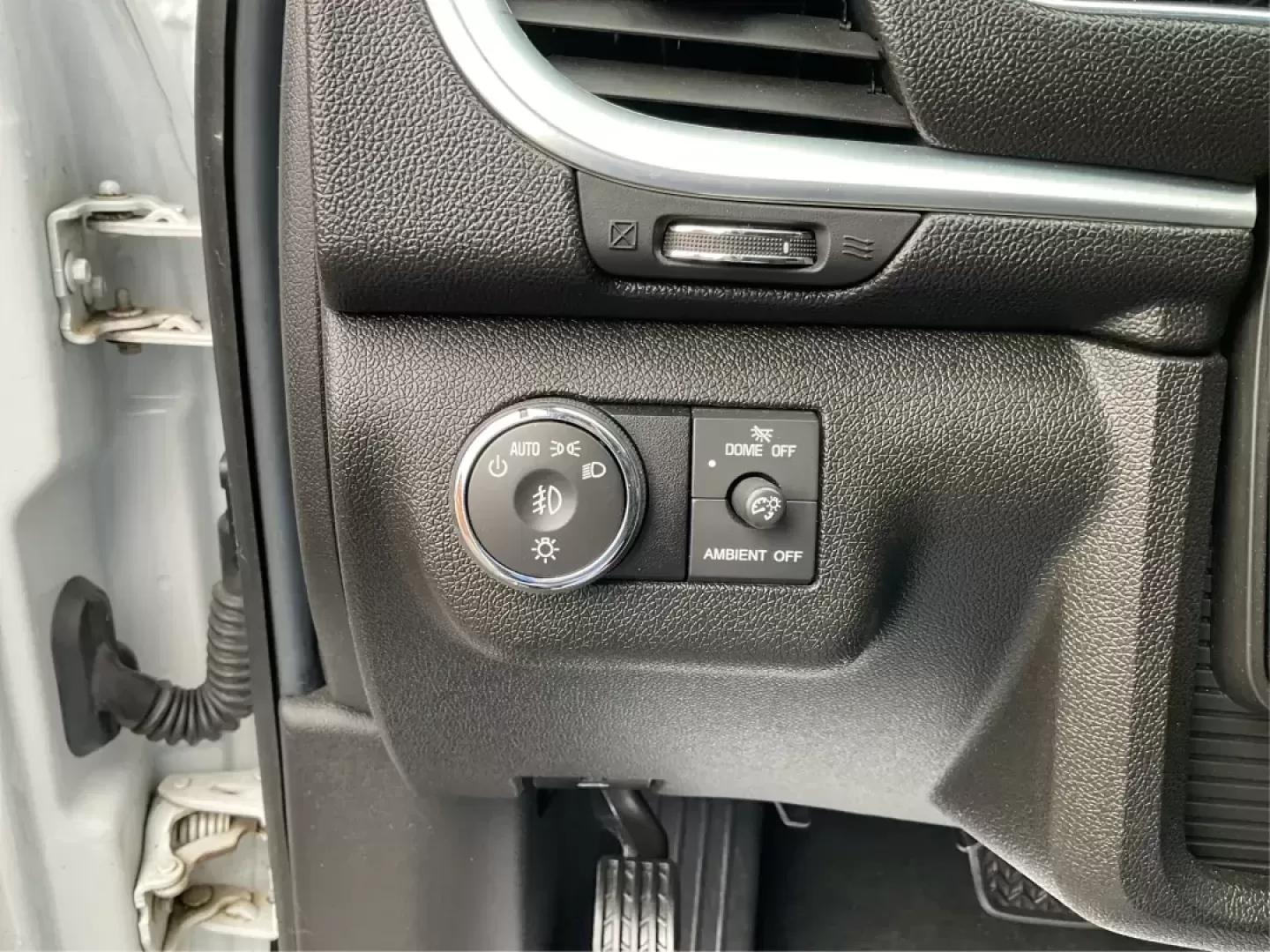 2016 Chevrolet Traverse 1LT (1GNKVGKD8GJ) with an 3.6L V-6 gasoline direct injection engine, located at 1230 East Main St, Xenia, OH, 45385, (937) 908-9800, 39.688026, -83.910172 - Photo#17