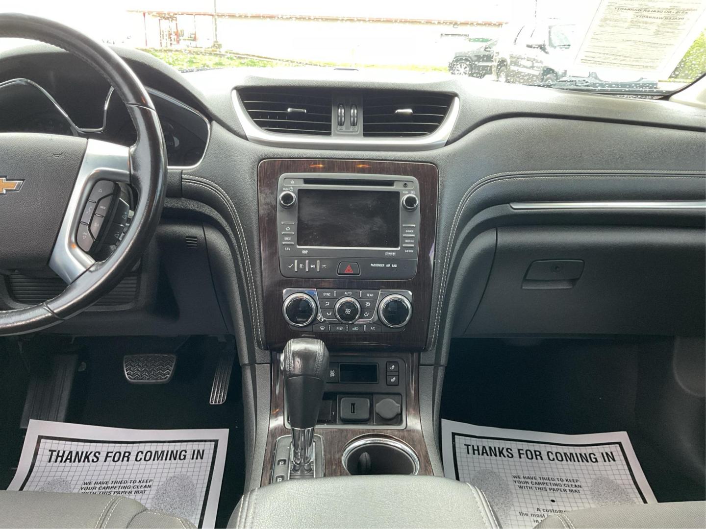 2016 Chevrolet Traverse 1LT (1GNKVGKD8GJ) with an 3.6L V-6 gasoline direct injection engine, located at 1230 East Main St, Xenia, OH, 45385, (937) 908-9800, 39.688026, -83.910172 - Photo#12