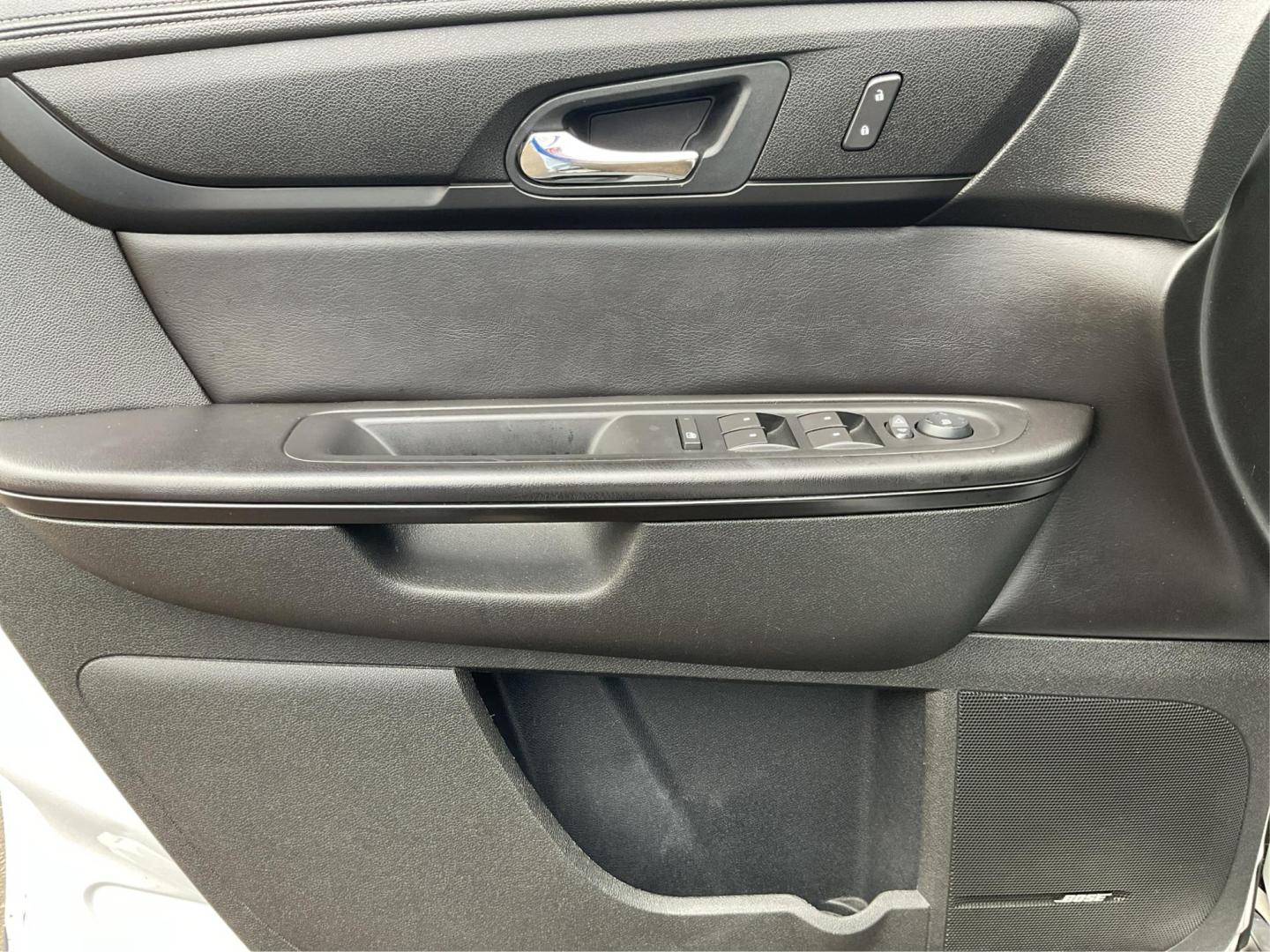 2016 Chevrolet Traverse 1LT (1GNKVGKD8GJ) with an 3.6L V-6 gasoline direct injection engine, located at 1230 East Main St, Xenia, OH, 45385, (937) 908-9800, 39.688026, -83.910172 - Photo#18