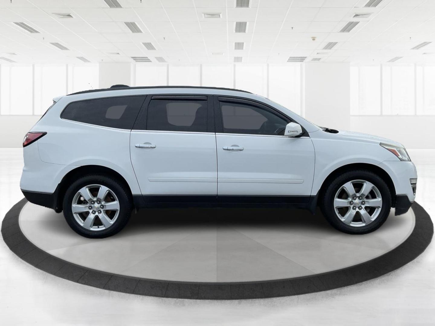 2016 Chevrolet Traverse 1LT (1GNKVGKD8GJ) with an 3.6L V-6 gasoline direct injection engine, located at 1230 East Main St, Xenia, OH, 45385, (937) 908-9800, 39.688026, -83.910172 - Photo#1