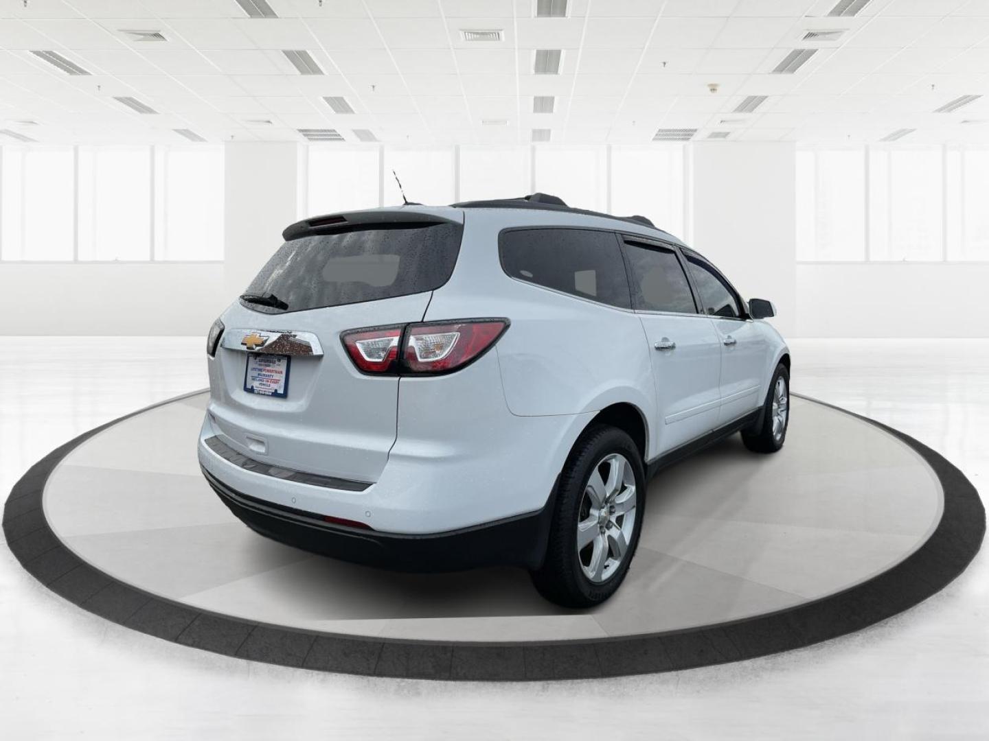 2016 Chevrolet Traverse 1LT (1GNKVGKD8GJ) with an 3.6L V-6 gasoline direct injection engine, located at 1230 East Main St, Xenia, OH, 45385, (937) 908-9800, 39.688026, -83.910172 - Photo#2