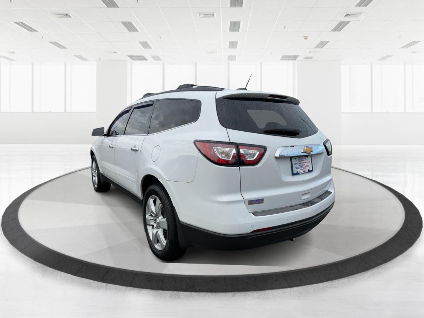 2016 Chevrolet Traverse 1LT (1GNKVGKD8GJ) with an 3.6L V-6 gasoline direct injection engine, located at 1230 East Main St, Xenia, OH, 45385, (937) 908-9800, 39.688026, -83.910172 - Photo#4