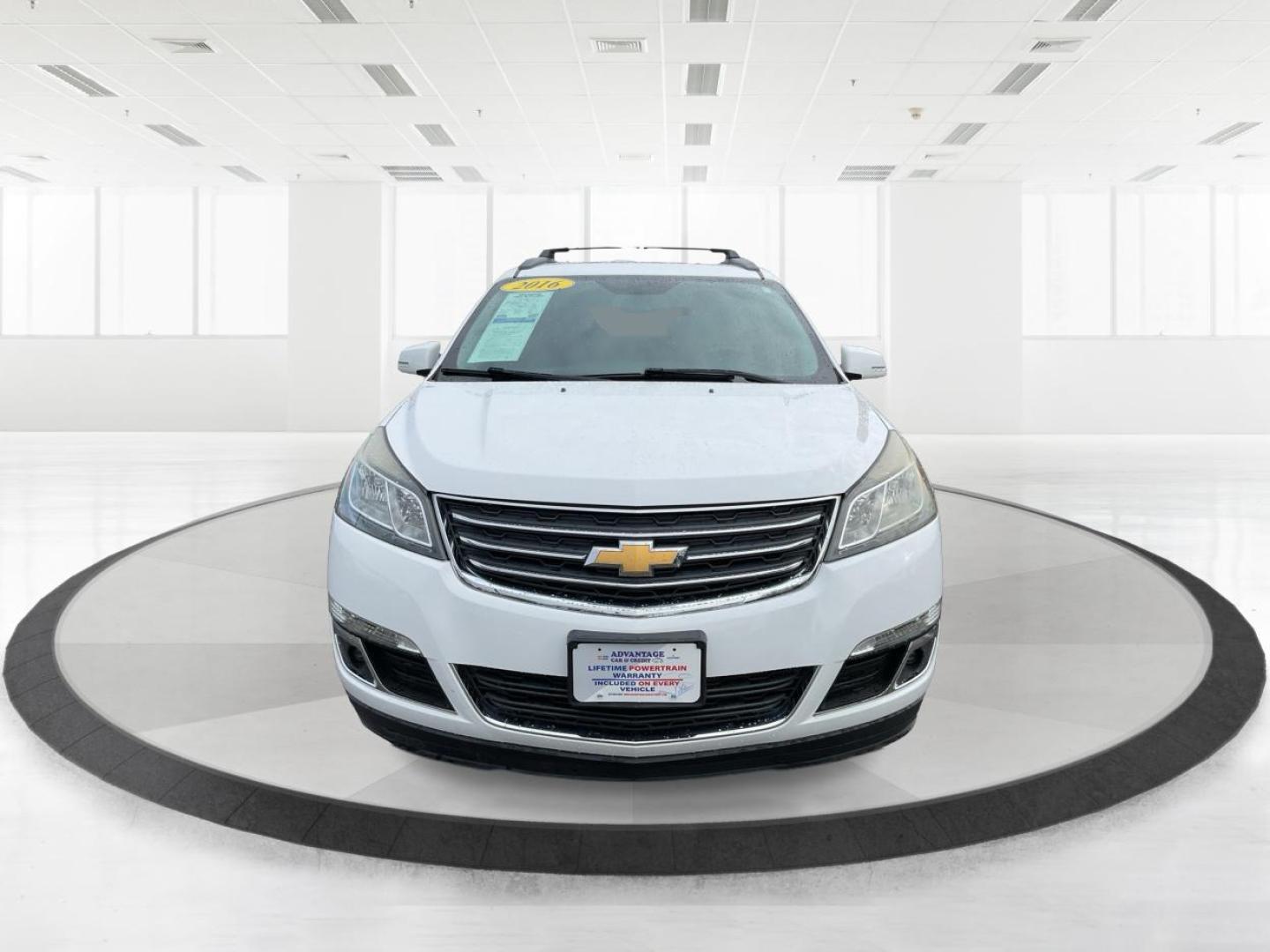 2016 Chevrolet Traverse 1LT (1GNKVGKD8GJ) with an 3.6L V-6 gasoline direct injection engine, located at 1230 East Main St, Xenia, OH, 45385, (937) 908-9800, 39.688026, -83.910172 - Photo#6