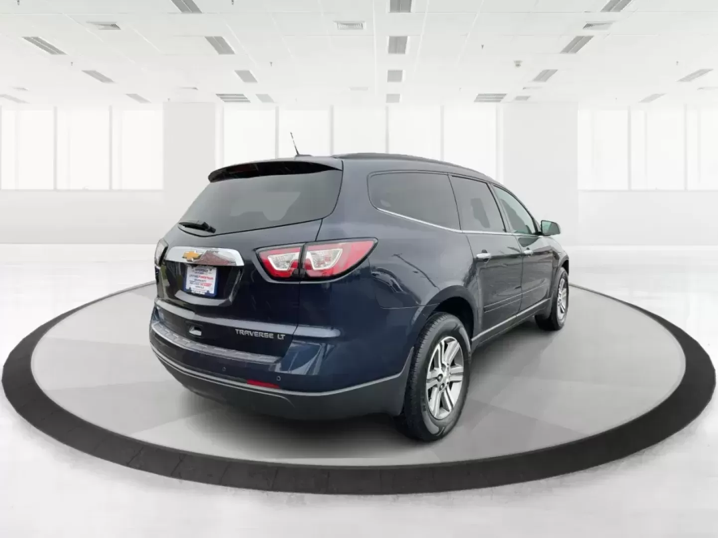 2016 Chevrolet Traverse 2LT (1GNKVHKD1GJ) with an 3.6L V-6 gasoline direct injection engine, located at 4508 South Dixie Dr, Moraine, OH, 45439, (937) 908-9800, 39.689976, -84.218452 - Photo#2