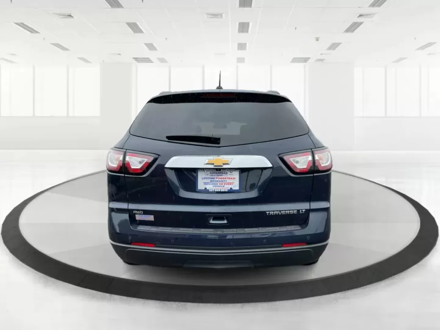 2016 Chevrolet Traverse 2LT (1GNKVHKD1GJ) with an 3.6L V-6 gasoline direct injection engine, located at 4508 South Dixie Dr, Moraine, OH, 45439, (937) 908-9800, 39.689976, -84.218452 - Photo#3