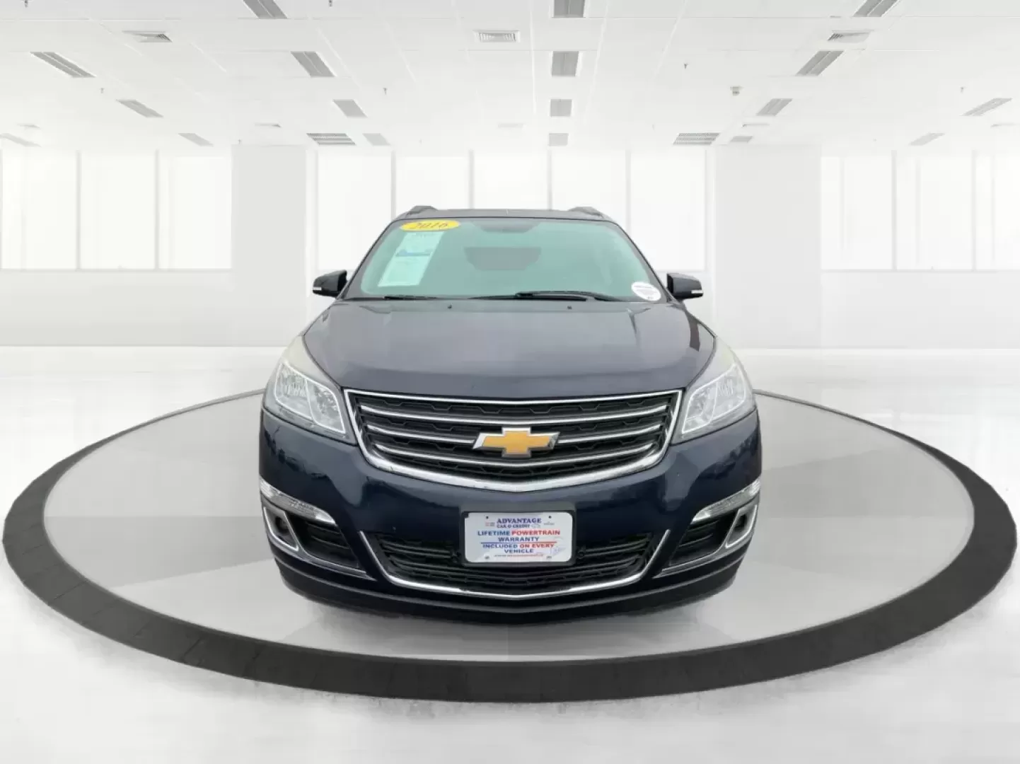 2016 Chevrolet Traverse 2LT (1GNKVHKD1GJ) with an 3.6L V-6 gasoline direct injection engine, located at 4508 South Dixie Dr, Moraine, OH, 45439, (937) 908-9800, 39.689976, -84.218452 - Photo#6