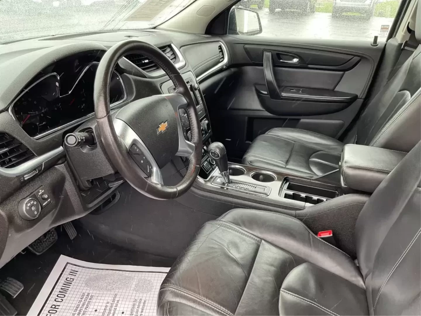 2016 Chevrolet Traverse 2LT (1GNKVHKD1GJ) with an 3.6L V-6 gasoline direct injection engine, located at 4508 South Dixie Dr, Moraine, OH, 45439, (937) 908-9800, 39.689976, -84.218452 - Photo#8