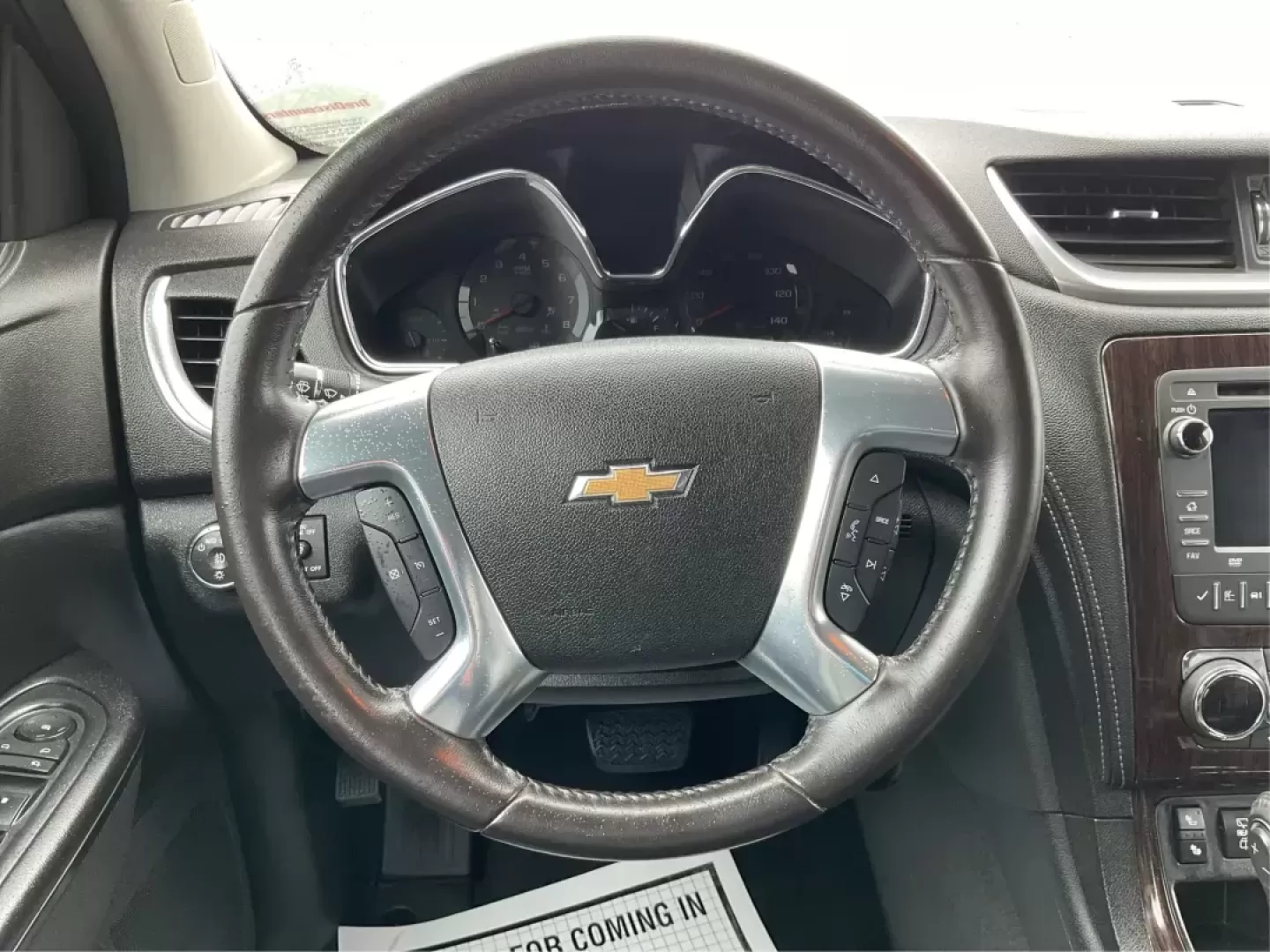2016 Chevrolet Traverse 2LT (1GNKVHKD1GJ) with an 3.6L V-6 gasoline direct injection engine, located at 4508 South Dixie Dr, Moraine, OH, 45439, (937) 908-9800, 39.689976, -84.218452 - Photo#15