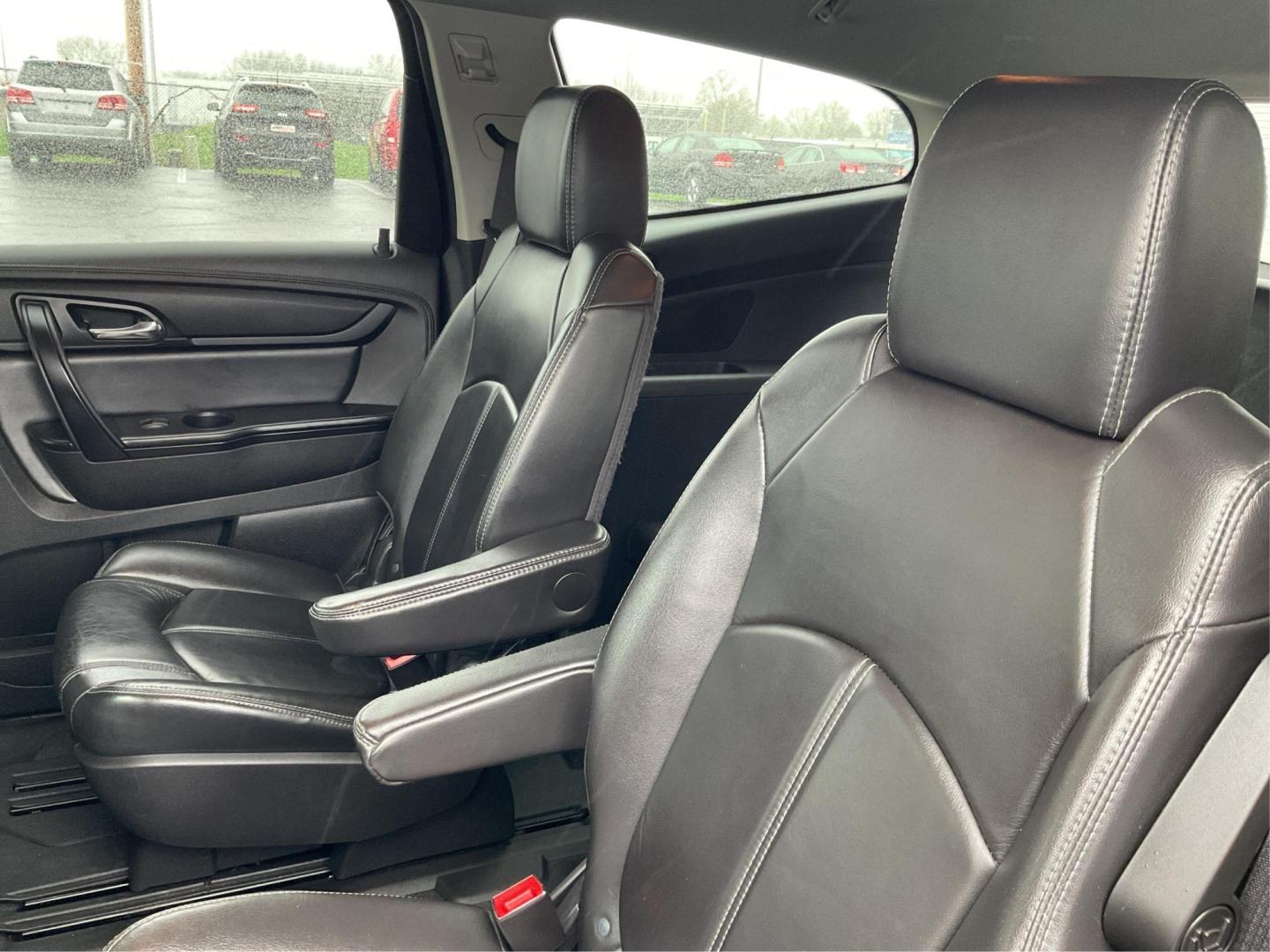 2016 Chevrolet Traverse 2LT (1GNKVHKD1GJ) with an 3.6L V-6 gasoline direct injection engine, located at 4508 South Dixie Dr, Moraine, OH, 45439, (937) 908-9800, 39.689976, -84.218452 - Photo#9
