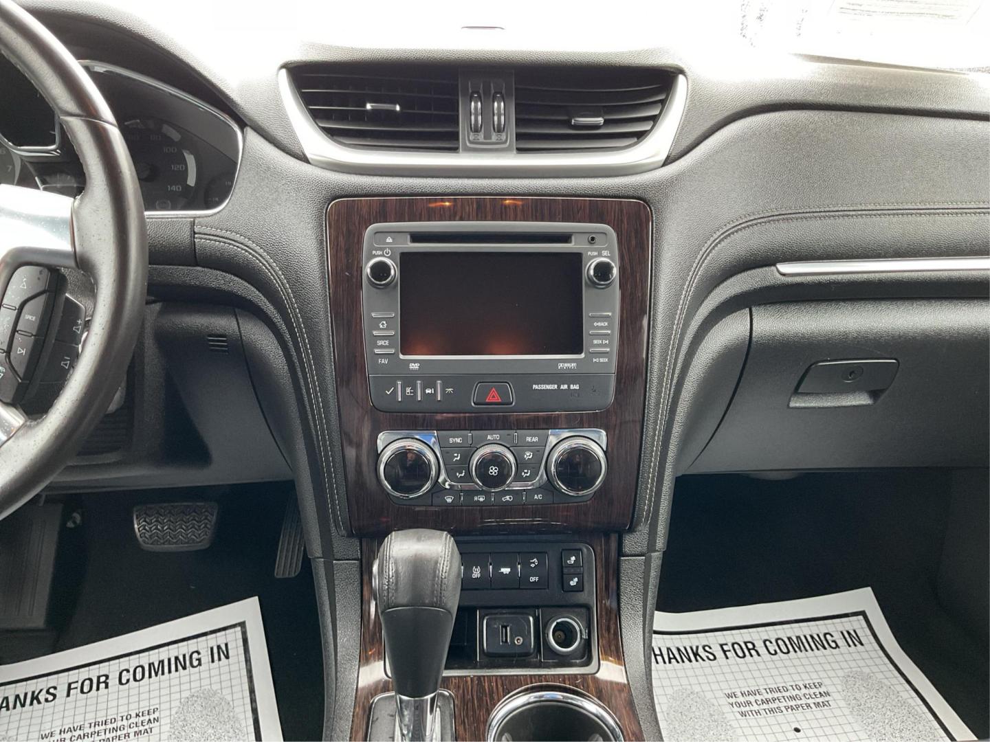 2016 Chevrolet Traverse 2LT (1GNKVHKD1GJ) with an 3.6L V-6 gasoline direct injection engine, located at 4508 South Dixie Dr, Moraine, OH, 45439, (937) 908-9800, 39.689976, -84.218452 - Photo#12