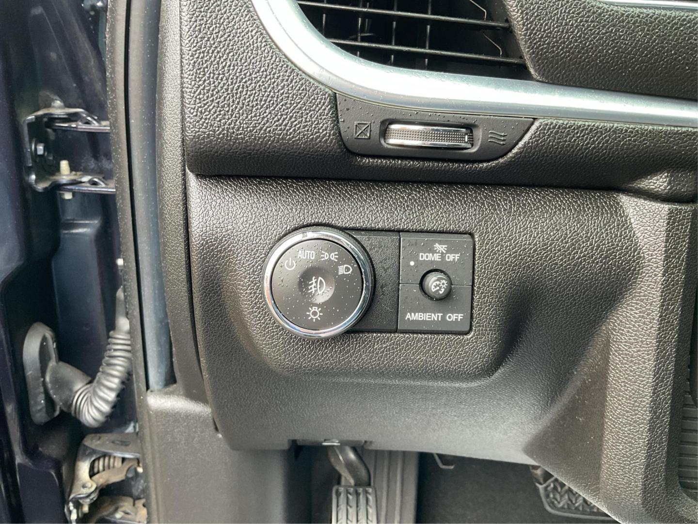 2016 Chevrolet Traverse 2LT (1GNKVHKD1GJ) with an 3.6L V-6 gasoline direct injection engine, located at 4508 South Dixie Dr, Moraine, OH, 45439, (937) 908-9800, 39.689976, -84.218452 - Photo#16