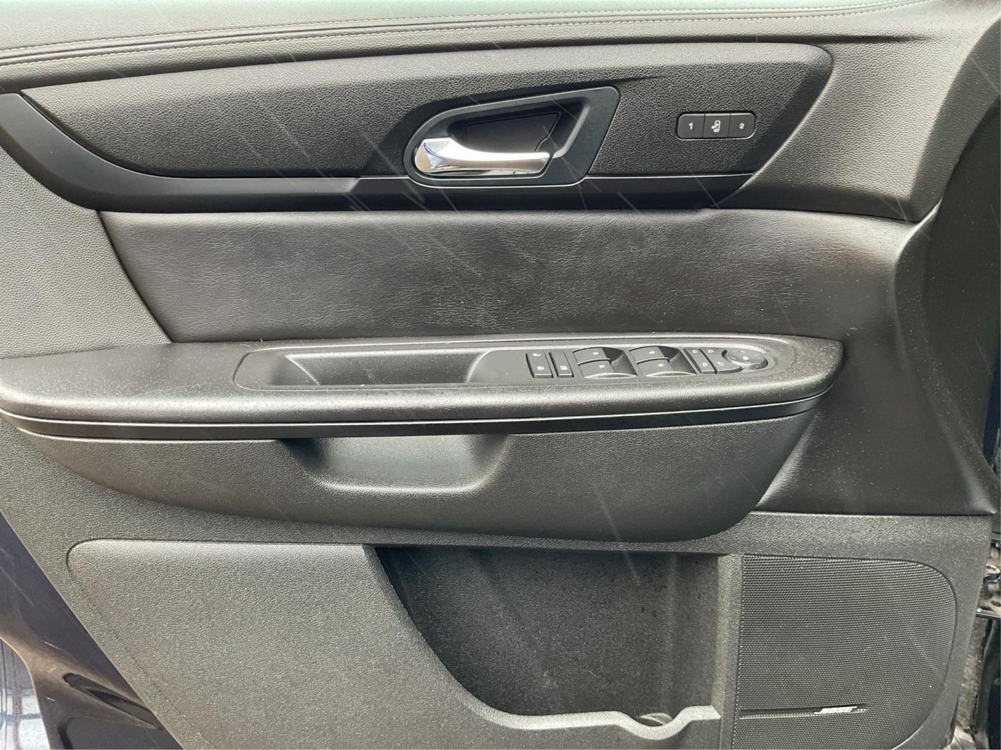 2016 Chevrolet Traverse 2LT (1GNKVHKD1GJ) with an 3.6L V-6 gasoline direct injection engine, located at 4508 South Dixie Dr, Moraine, OH, 45439, (937) 908-9800, 39.689976, -84.218452 - Photo#18