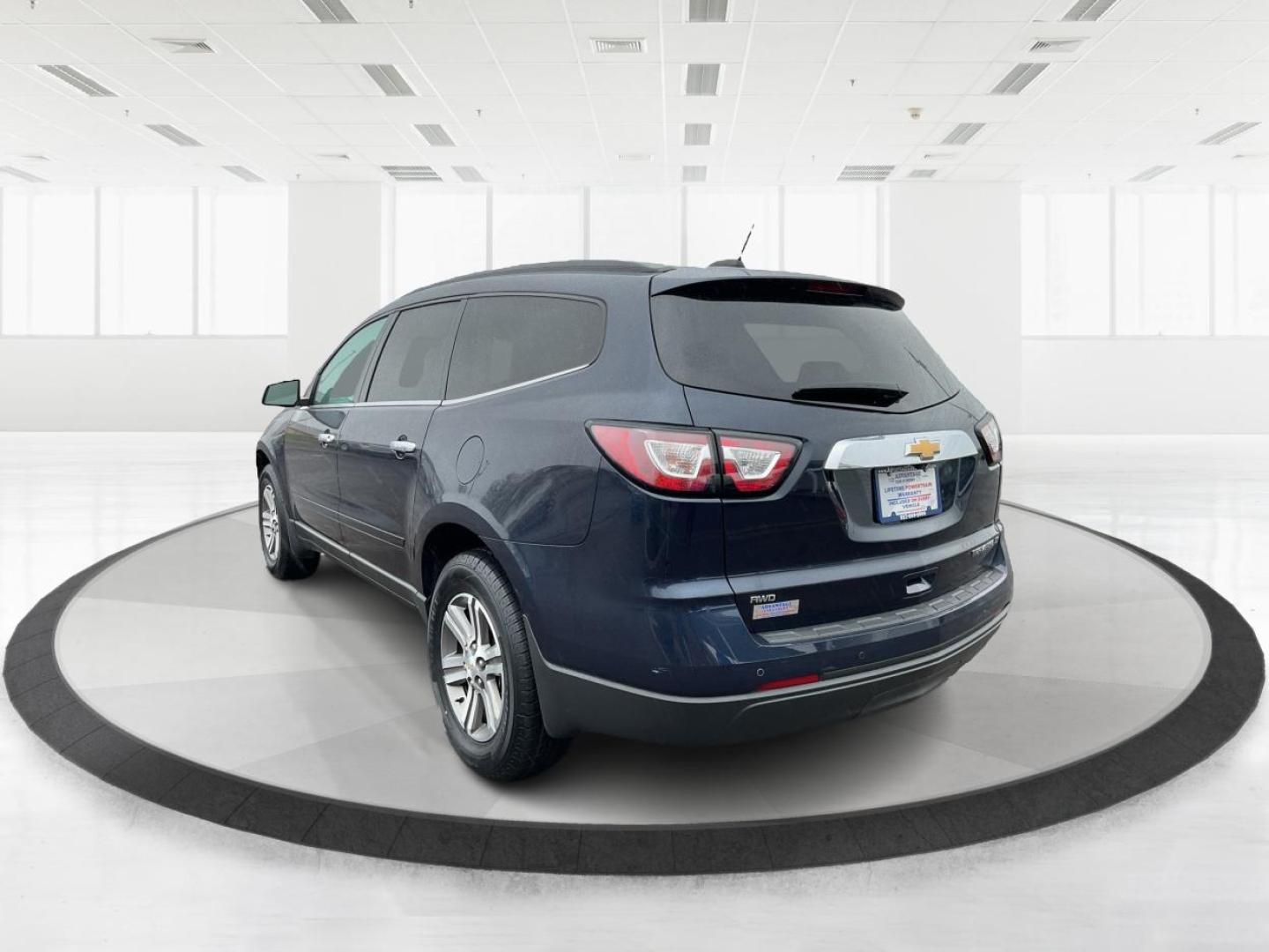 2016 Chevrolet Traverse 2LT (1GNKVHKD1GJ) with an 3.6L V-6 gasoline direct injection engine, located at 4508 South Dixie Dr, Moraine, OH, 45439, (937) 908-9800, 39.689976, -84.218452 - Photo#4