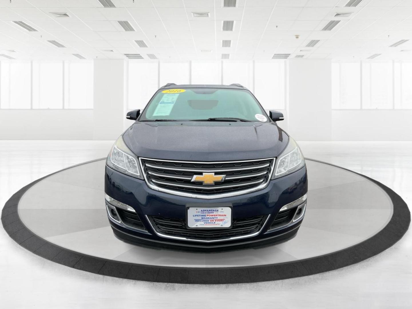 2016 Chevrolet Traverse 2LT (1GNKVHKD1GJ) with an 3.6L V-6 gasoline direct injection engine, located at 4508 South Dixie Dr, Moraine, OH, 45439, (937) 908-9800, 39.689976, -84.218452 - Photo#6