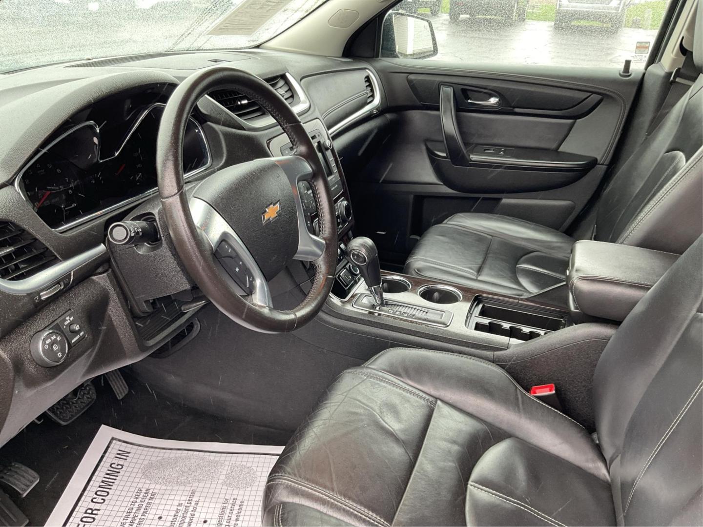 2016 Chevrolet Traverse 2LT (1GNKVHKD1GJ) with an 3.6L V-6 gasoline direct injection engine, located at 4508 South Dixie Dr, Moraine, OH, 45439, (937) 908-9800, 39.689976, -84.218452 - Photo#8