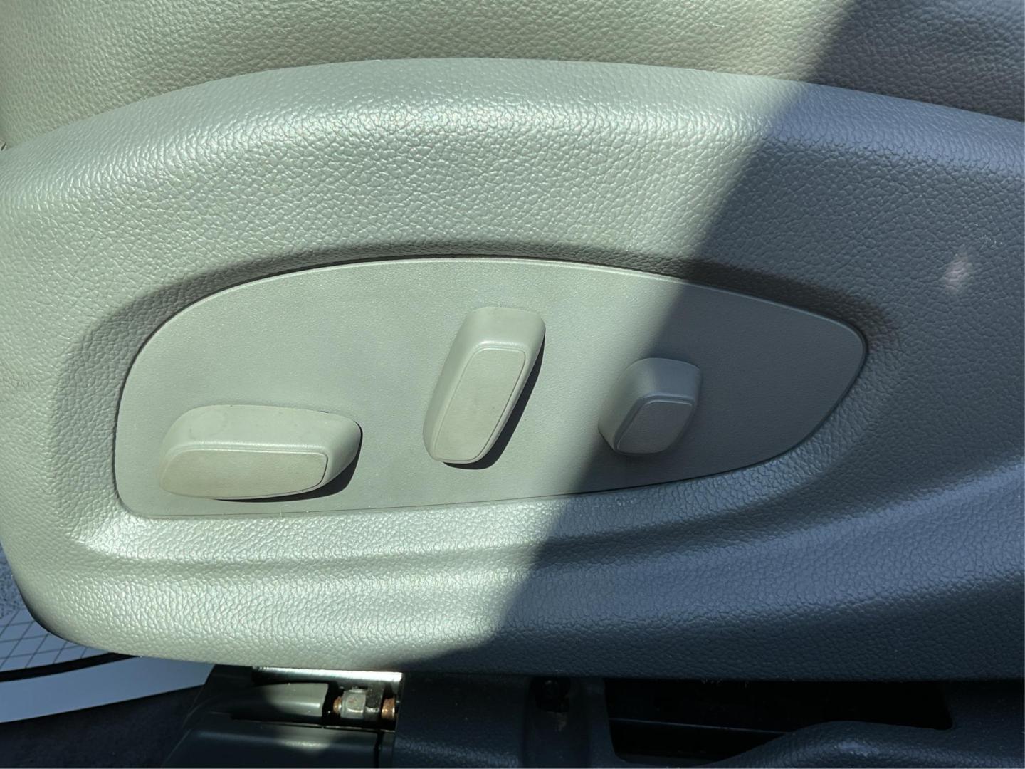 2015 Chevrolet Impala 2LT (2G1125S32F9) with an 3.6L V-6 gasoline direct injection engine, located at 1099 N County Rd 25A, Troy, OH, 45373, (937) 908-9800, 40.057079, -84.212883 - Photo#16
