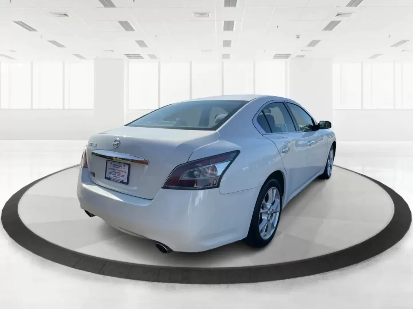 2014 Nissan Maxima 3.5 S (1N4AA5AP5EC) with an VQ 3.5L V-6 DOHC engine, located at 880 E. National Road, Vandalia, OH, 45377, (937) 908-9800, 39.891918, -84.183594 - Photo#2