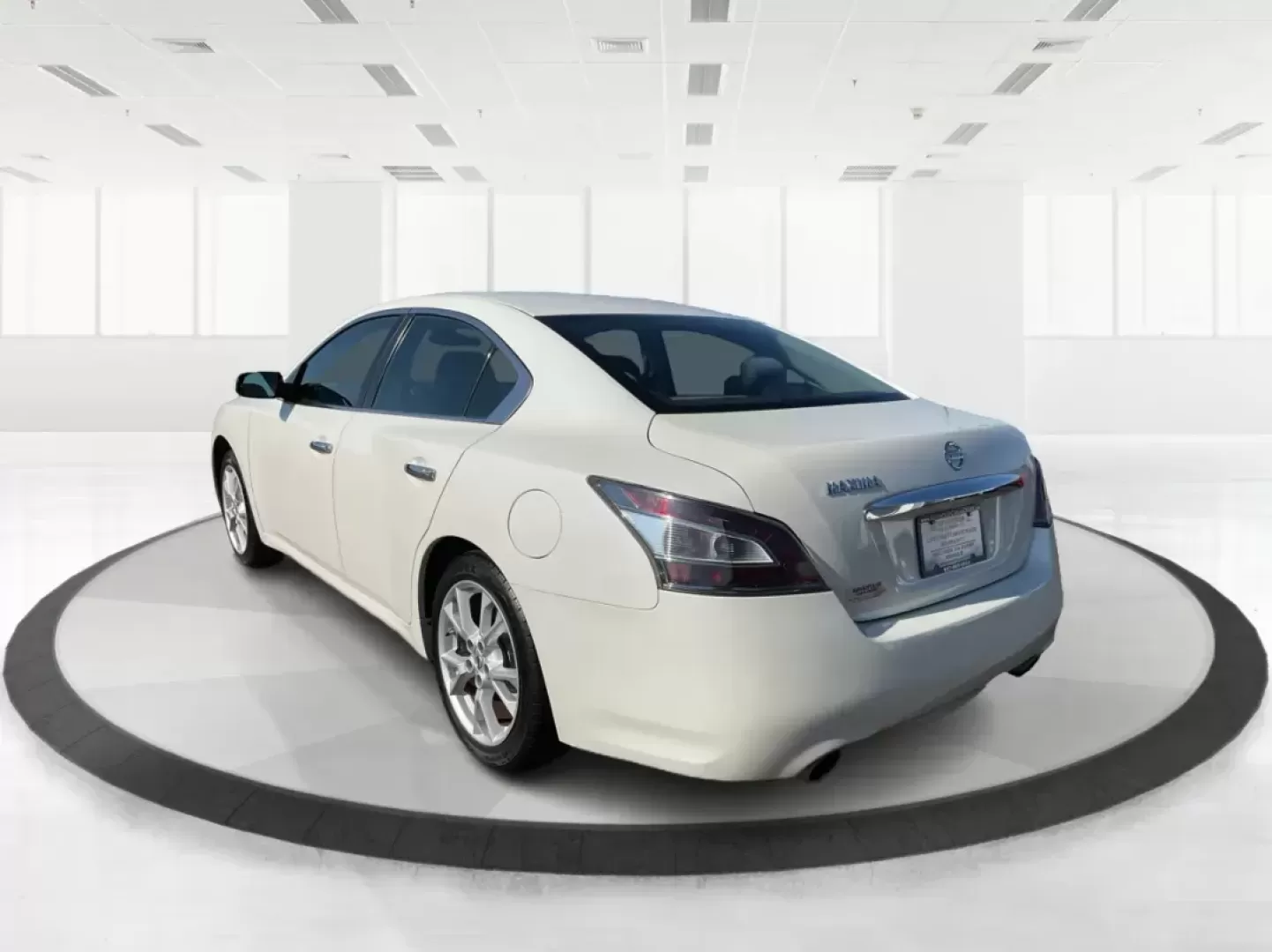 2014 Nissan Maxima 3.5 S (1N4AA5AP5EC) with an VQ 3.5L V-6 DOHC engine, located at 880 E. National Road, Vandalia, OH, 45377, (937) 908-9800, 39.891918, -84.183594 - Photo#4