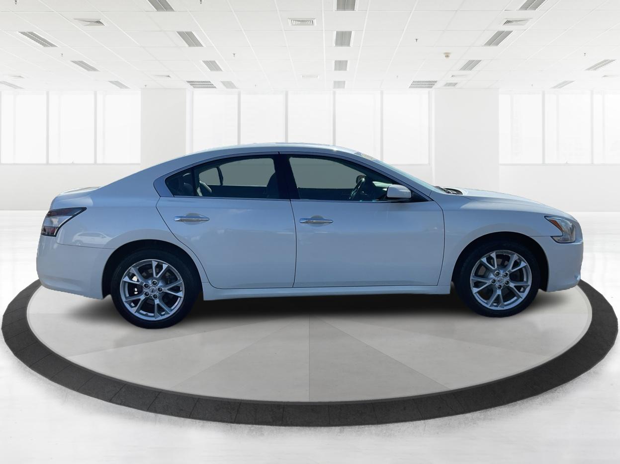 2014 Nissan Maxima 3.5 S (1N4AA5AP5EC) with an VQ 3.5L V-6 DOHC engine, located at 880 E. National Road, Vandalia, OH, 45377, (937) 908-9800, 39.891918, -84.183594 - One Owner - Photo#1