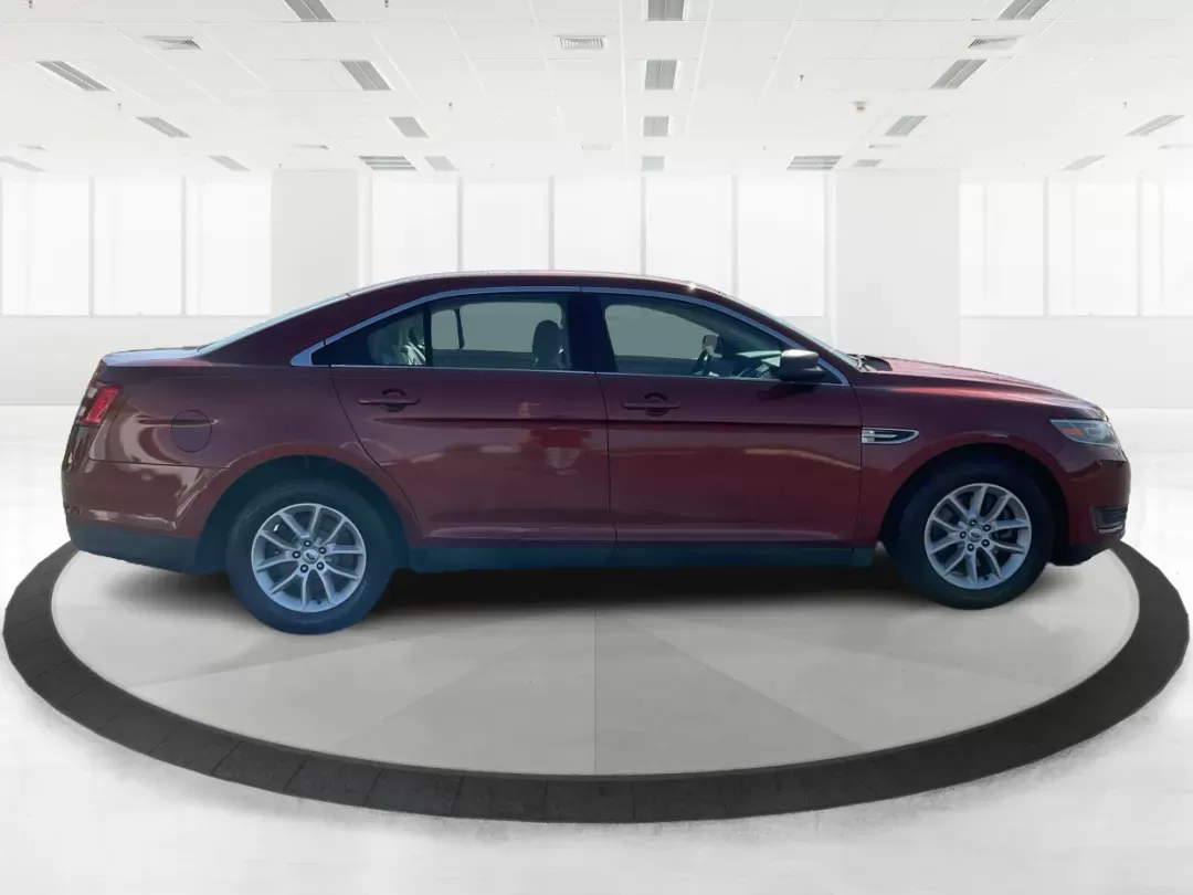 photo of 2014 Ford Taurus SE