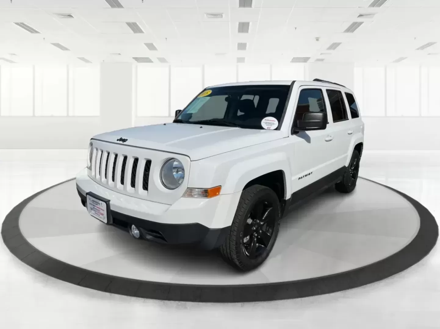 2015 Jeep Patriot Altitude Edition (1C4NJPBA1FD) with an 2L I-4 DOHC engine, located at 401 Woodman Dr, Riverside, OH, 45431, (937) 908-9800, 39.760899, -84.123421 - Photo#5