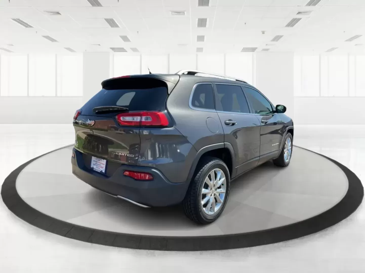 2014 Jeep Cherokee Limited 4WD (1C4PJMDBXEW) with an 2.4L L4 DOHC 16V engine, 9-Speed Automatic transmission, located at 880 E. National Road, Vandalia, OH, 45377, (937) 908-9800, 39.891918, -84.183594 - Photo#2