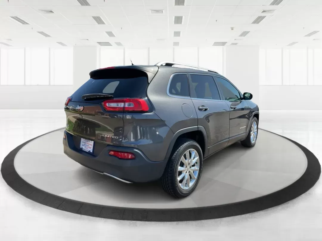 2014 Jeep Cherokee Limited 4WD (1C4PJMDBXEW) with an 2.4L L4 DOHC 16V engine, 9-Speed Automatic transmission, located at 880 E. National Road, Vandalia, OH, 45377, (937) 908-9800, 39.891918, -84.183594 - 2014 Jeep Cherokee Limited 4WD - Photo#2
