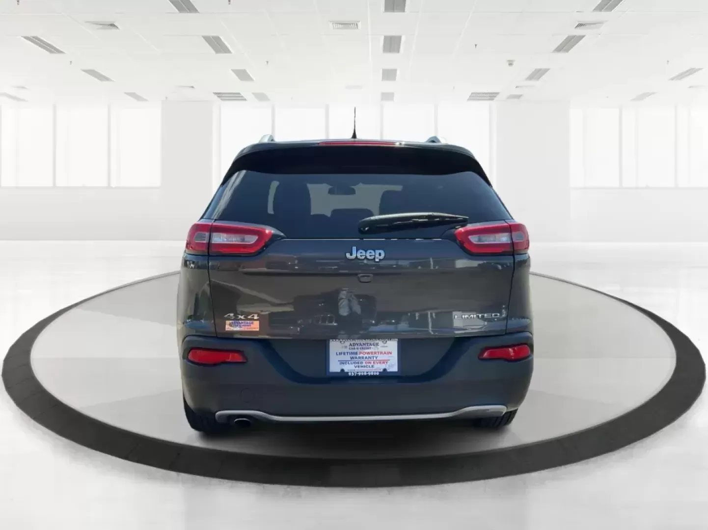 2014 Jeep Cherokee Limited 4WD (1C4PJMDBXEW) with an 2.4L L4 DOHC 16V engine, 9-Speed Automatic transmission, located at 880 E. National Road, Vandalia, OH, 45377, (937) 908-9800, 39.891918, -84.183594 - Photo#3